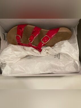 NWOT Vionic MISA Red Triple-Buckle Comfort Sandals